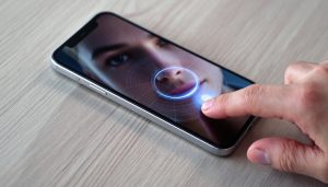 découvrez les différences entre face id et touch id, les technologies de sécurité avancées d'apple. apprenez comment ces systèmes biométriques protègent vos données tout en offrant un accès facile et rapide à vos appareils.